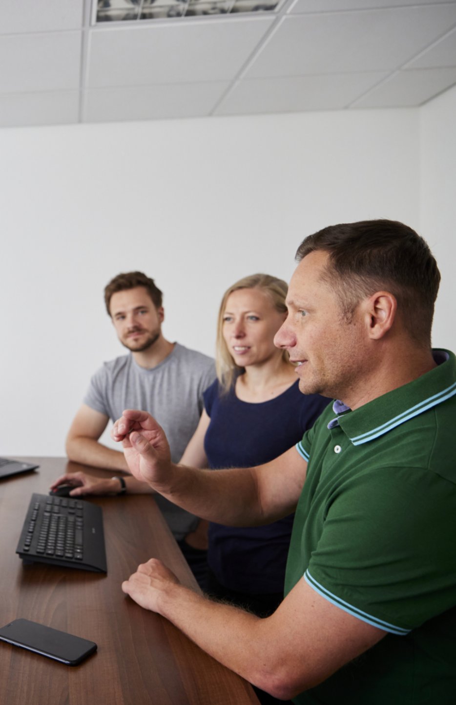Personengruppe arbeitet mit IngSoft InterWatt