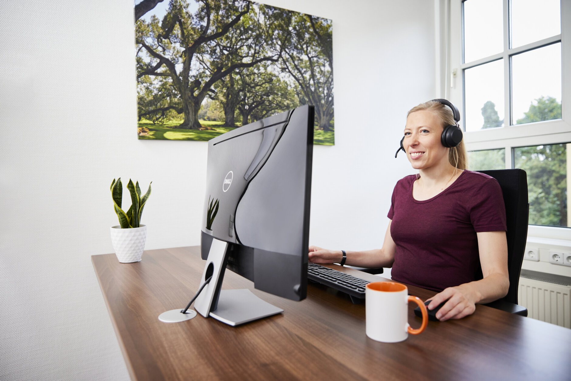 Frau hält Webinar über IngSoft InterWatt